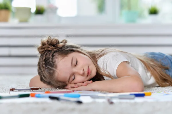 Ragazza che dorme durante la lezione d'arte — Foto Stock