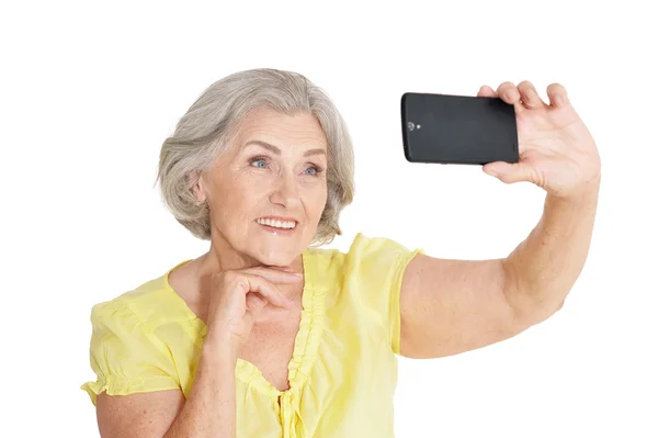 Seniorin macht Selfie-Foto — Stockfoto