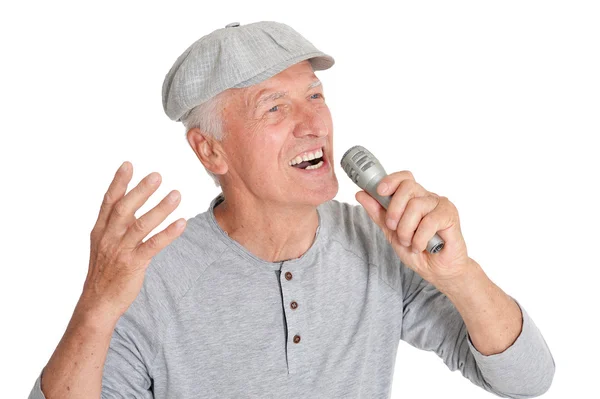 Starszy mężczyzna śpiewa do mikrofonu — Zdjęcie stockowe
