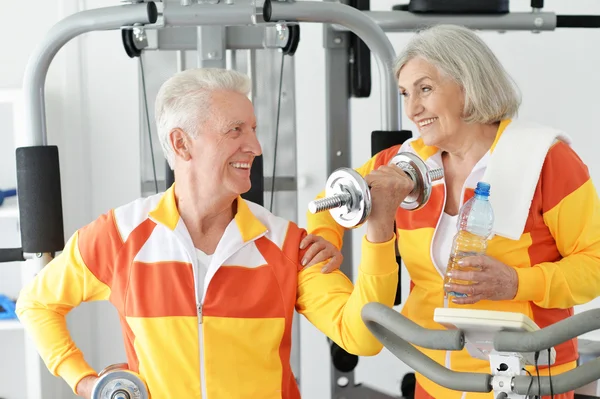 Coppia anziana Esercizio In palestra — Foto Stock