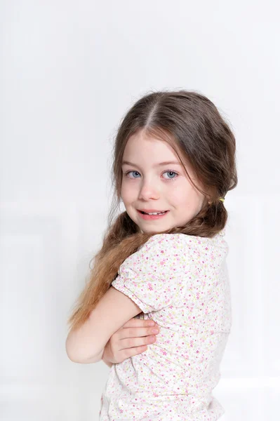 Carino bambina in posa — Foto Stock