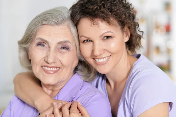 Senior woman with daughter — Stock Photo, Image