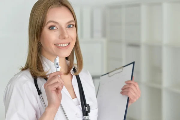 Cute female doctor — Stock Photo, Image