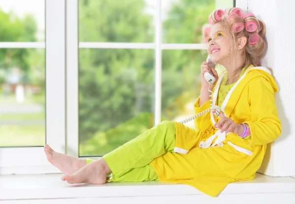 Little girl in hair curlers and phone — Stock Photo, Image