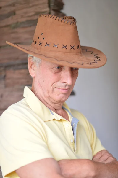 Älterer Mann mit Cowboyhut — Stockfoto