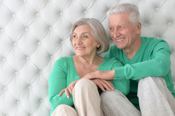 Feliz pareja de ancianos — Foto de Stock