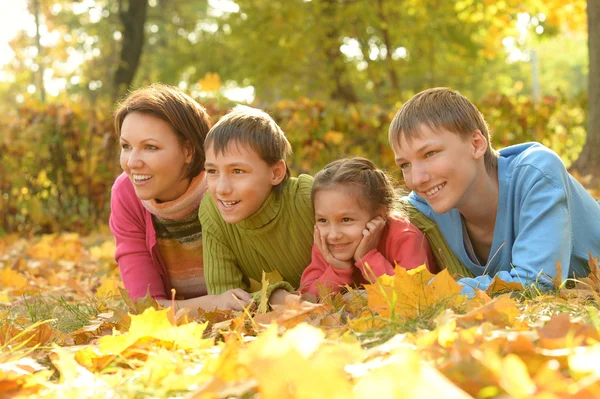 Family relaxing in autumn park — Stock Photo, Image