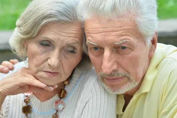 Triste coppia di anziani — Foto Stock