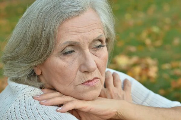 Niza triste vieja mujer —  Fotos de Stock