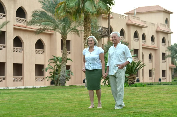 Senior couple near hotel resort — Stock Photo, Image