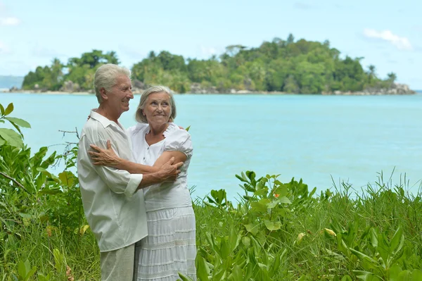 Elderly couple rest at tropical beach — Stock Photo, Image