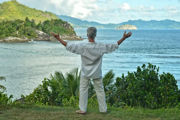 Senior man at tropical resort — Stock Photo, Image