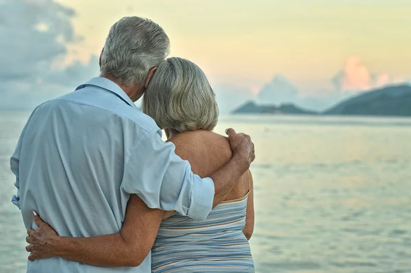 Elderly couple rest at tropical beach — Stock Photo, Image