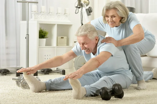 Senior couple exercising — Stock Photo, Image