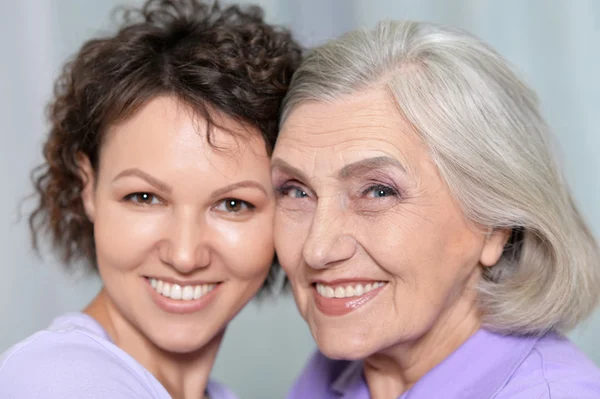 Senior woman with daughter — Stock Photo, Image