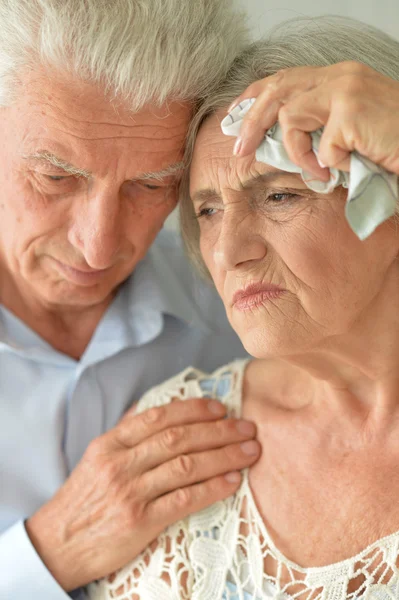 Melancholisches Seniorenpaar — Stockfoto