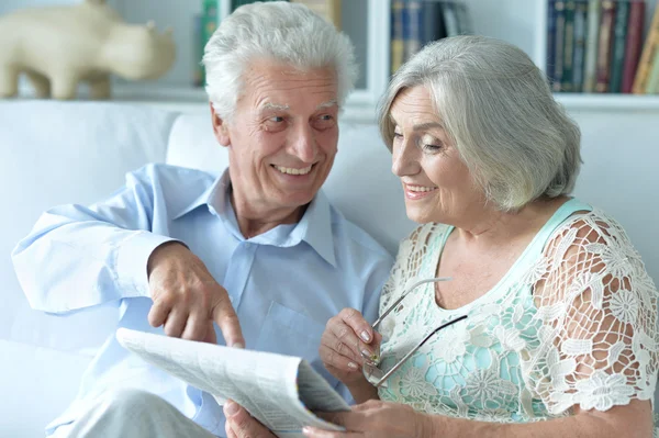 Senior couple portrait with newspaper — Stock Photo, Image