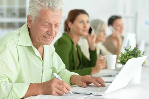 Gente de negocios en el cargo — Foto de Stock