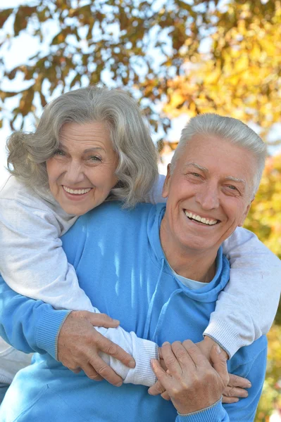 Senior couple in autumn park — Stock Photo, Image