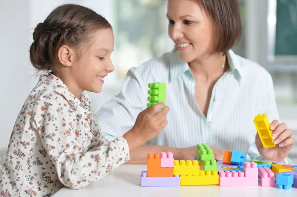 Mor och dotter leker — Stockfoto