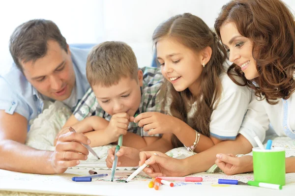 Happy famyli have fun together — Stock Photo, Image