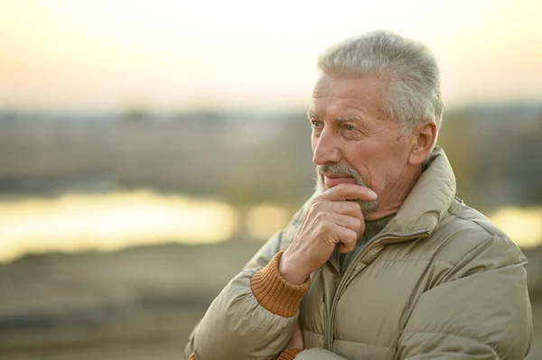 Retrato de un hombre mayor — Foto de Stock