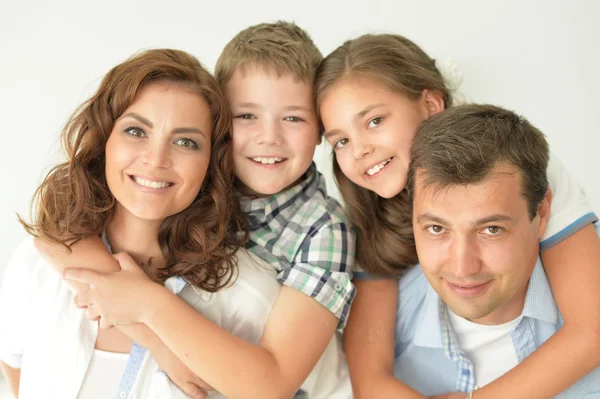 Gelukkig famyli plezier hebben samen — Stockfoto