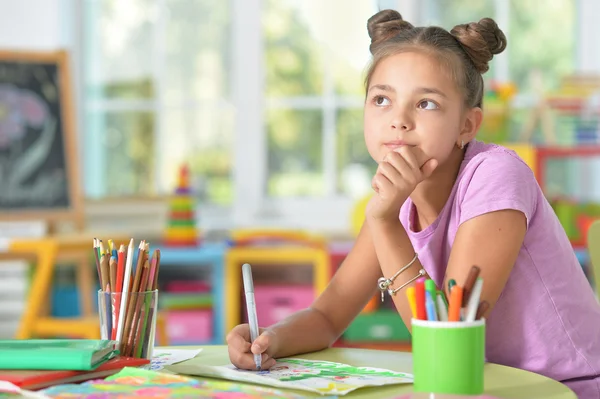 Carino studente ragazza paintig — Foto Stock