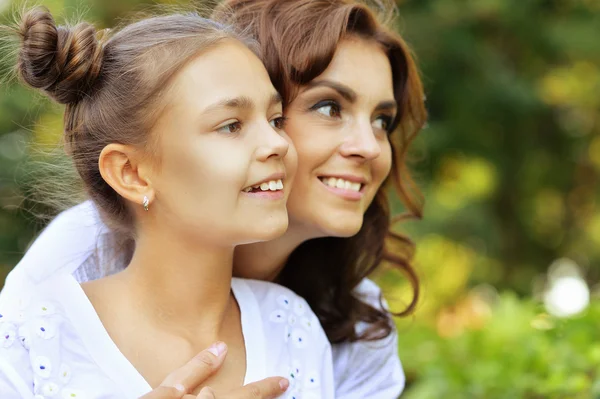 Porträtt av mor och dotter — Stockfoto