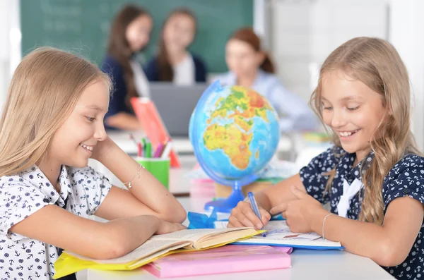 Bambini a scuola in lezioni — Foto Stock