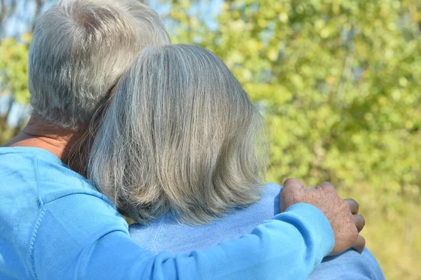 Lachende senior koppel — Stockfoto