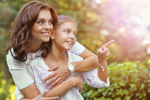 Porträtt av mor och dotter — Stockfoto