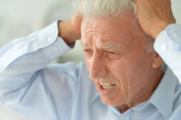 Triste hombre mayor — Foto de Stock