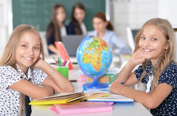 Bambini a scuola in lezioni — Foto Stock