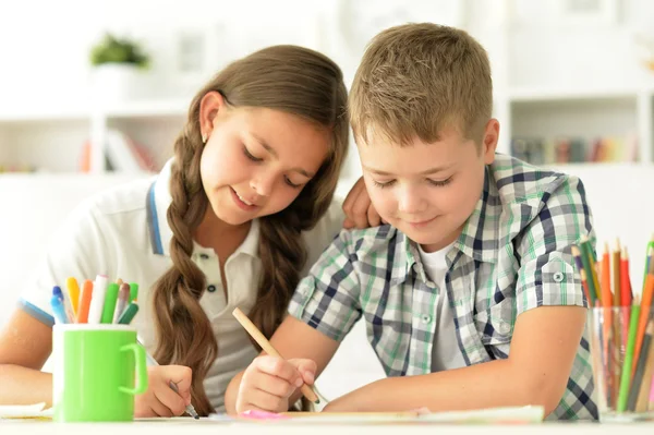 Dibujo hermano y hermana — Foto de Stock