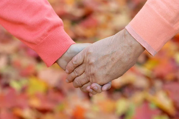 Pareja Mayor Tomados Mano — Foto de Stock