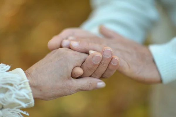 Pareja Cogida Mano —  Fotos de Stock