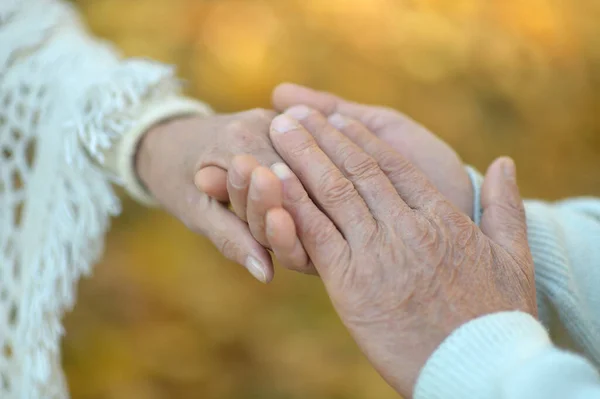 Coppia Che Tiene Mano — Foto Stock