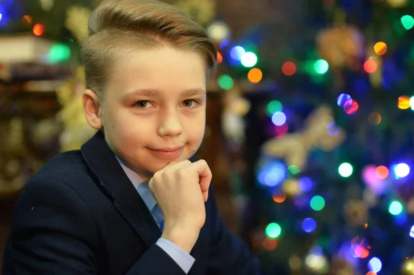 Porträt Eines Kleinen Jungen Der Weihnachten Posiert — Stockfoto