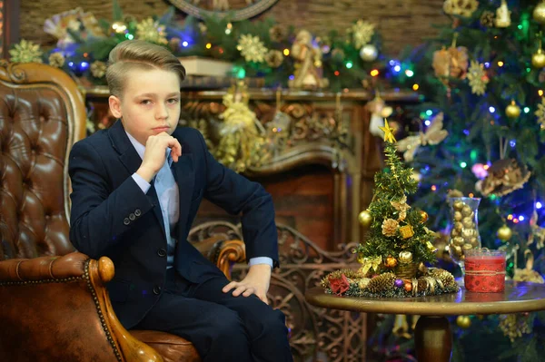 Porträt Eines Kleinen Jungen Der Weihnachten Posiert — Stockfoto