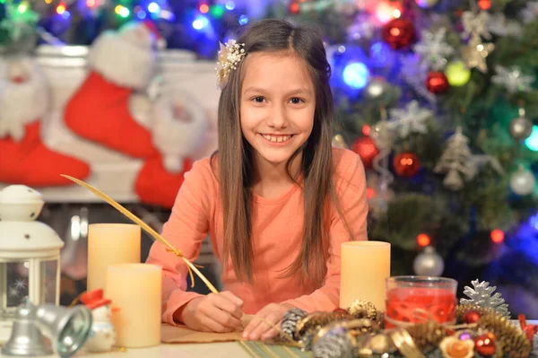 Chica Feliz Escribiendo Carta Santa Claus — Foto de Stock