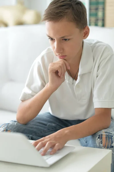 Concentrated Boy Using Laptop Room — Stock Photo, Image