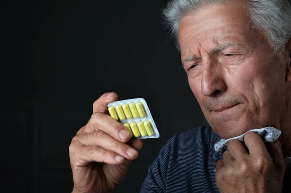 Porträtt Sorgligt Sjuk Senior Man — Stockfoto