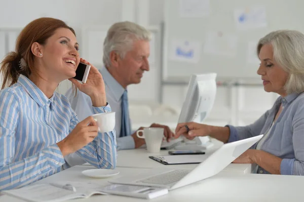 Retrato Empresarios Que Trabajan Una Moderna Oficina Luz Mujer Negocios — Foto de Stock