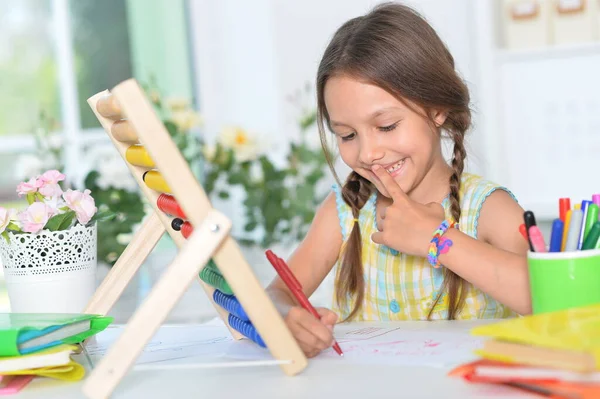 Schattig Klein Meisje Leren Gebruiken Abacus — Stockfoto