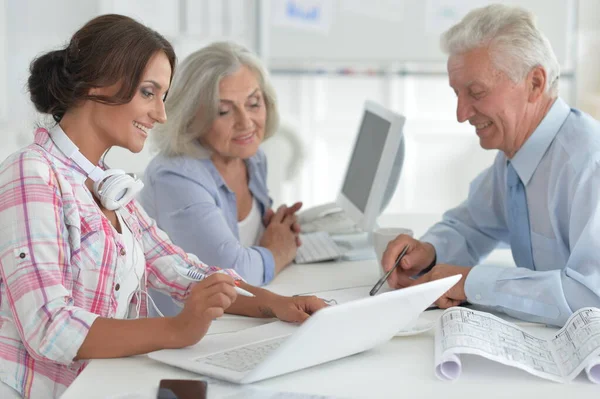 Portrait Hommes Affaires Travaillant Dans Bureau Moderne — Photo