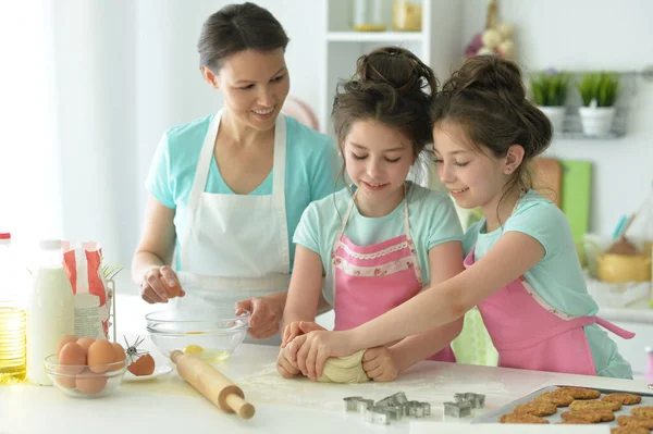 Chicas Lindas Hornear Cocina Casa —  Fotos de Stock