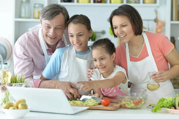 Happy Family Cooking Together Kitchen — Stock Photo, Image