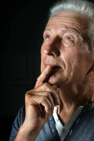 Portret Van Verdrietig Denkende Senior Man — Stockfoto