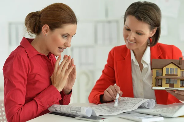 Young Businesswomen Architects Working Modern Office — Stock Photo, Image